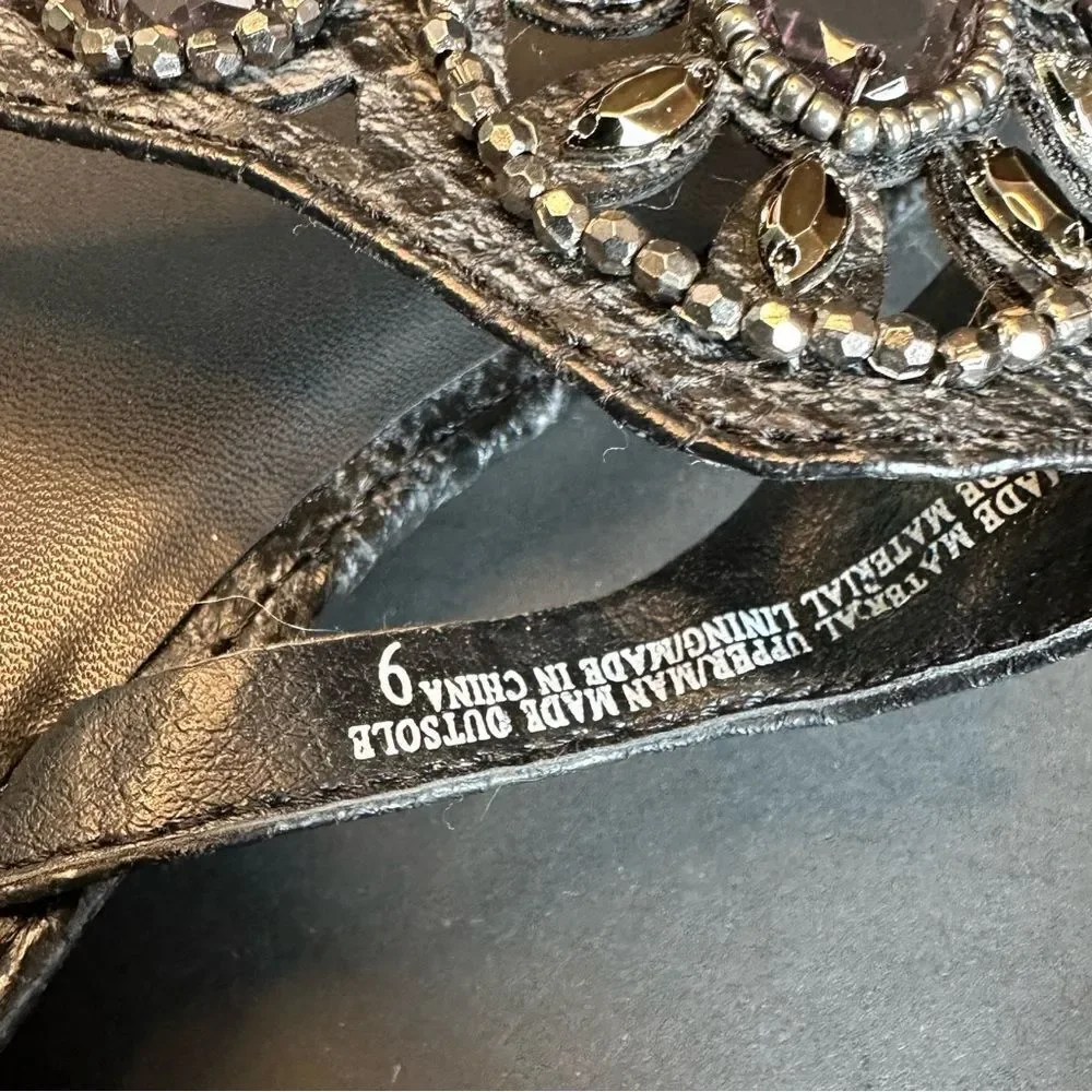 Yellowbox Gray Embellished Vegan Leather Thong‎ Sandals Size 9 - Picture 6 of 7